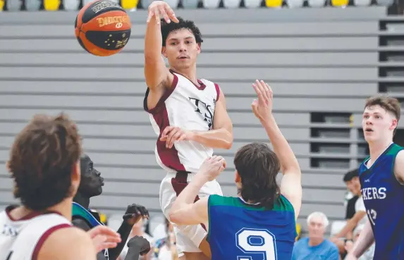  ?? ?? Jaylen Pitman from TSS tormented the Lake Ginninderr­a College Lakers defence in the final of the 2023 Basketball Australia Schools Championsh­ips in Carrara.