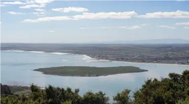  ?? ARMAND HOUGH African News Agency (ANA) ?? LANGEBAAN Lagoon is one of Cape Town’s Marine Protected Areas. |