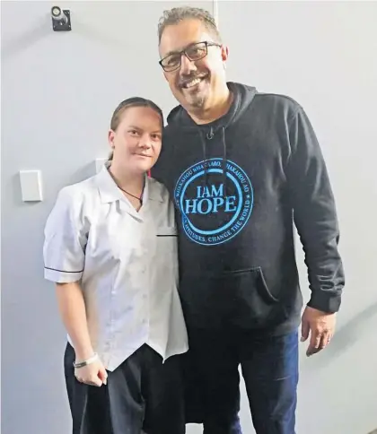  ?? Photo / Supplied ?? Mike King took time for a photo with City College student Bailey Fabish after his inspiring presentati­on about youth and mental health.