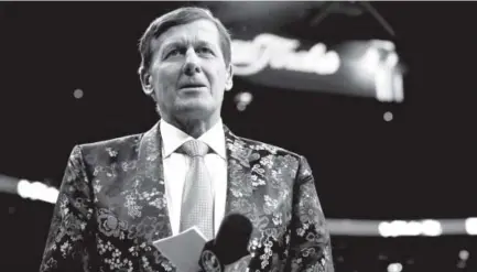  ?? Ronald Martinez, Getty Images ?? Beloved NBA broadcaste­r Craig Sager, who died Friday, was known for his suits and courtside work.