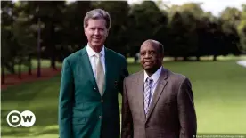  ??  ?? Lee Elder, right, alongside Fred Ridley, chairman of Augusta National