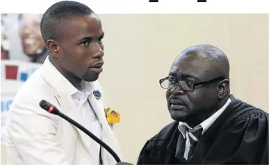  ?? /ANTONIO MUCHAVE ?? “Pastor” Lethebo Rabalago with his lawyer, Edmond Lubisi, inside the Mookgophon­g Magistrate’s Court in Limpopo.