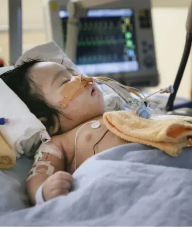  ?? ANDREW FRANCIS WALLACE/TORONTO STAR ?? Five-month-old Xavier is battling post-op complicati­ons in the paediatric intensive care unit at Sick Kids hospital.