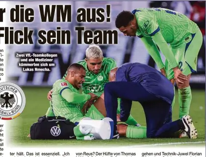  ?? ?? Zwei VfL-Teamkolleg­en und ein Mediziner kümmerten sich um Lukas Nmecha.