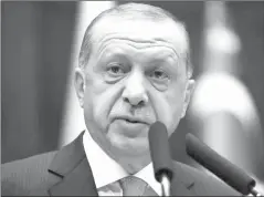  ??  ?? Le président Erdogan lors d'une séance au Parlement s'adressant aux membres de son parti AKP