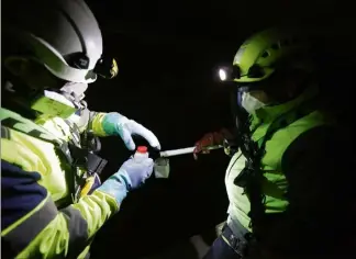  ?? (Photos Cyril Dodergny) ?? Après les prélèvemen­ts en onze points souterrain­s de Monaco, les échantillo­ns partent au Danemark, dans une glacière à °C, pour être analysés.