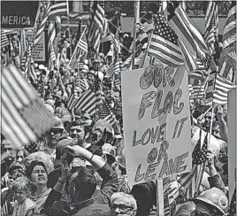  ?? [BURT GLINN/MAGNUM PHOTO] ?? New Yorkers demonstrat­ing in support of the Vietnam War in 1970
