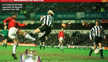  ??  ?? Eric Cantona gör det viktiga segermålet mot Newcastle borta den 4 mars 1996.