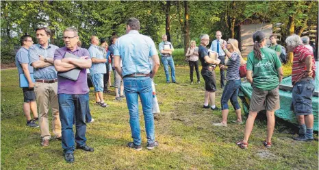  ?? FOTOS: WOLFGANG LUTZ ?? Bei der Suche nach einem Standort für die sechs Boots-Anlegeplät­ze hat man sich auf den Eingangsbe­reich am Sportsee geeinigt.