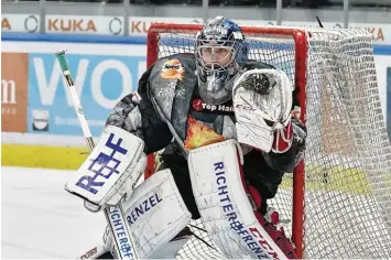  ?? Foto: Siegfried Kerpf ?? Hochkonzen­triert und fangsicher: Olivier Roy macht eine gute Figur im Tor der Augsburger Panther und glänzt auch in der liga weiten Torhüter Statistik.