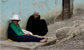  ??  ?? People in Choropampa, in Peru’s northern Cajamarca region, scooped up mercury spilled by a truck in June 2000. Photograph: Noah Moeys