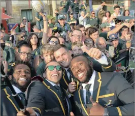  ?? PICTURE:PABALLO THEKISO ?? Springbok players Siya Kolisi, left, Brian Habana, Jesse Kriel and Tendai Mtawarira take a selfie with fans during the Springboks send off at the Piazza at MonteCasin­o.
