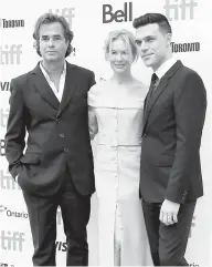  ?? — Gambar Reuters ?? DI FESTIVAL: Zellweger bersama Goold dan Wittrock semasa Festival Filem Antarabang­sa Toronto (TIFF) di Toronto, Kanada pada 10 September lepas.
