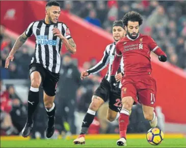  ?? GETTY IMAGES ?? Mohamed Salah (right) is the Premier League’s joint topscorer this season with 24 goals to his credit