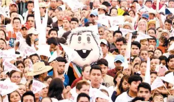  ?? JAVIER RÍOS ?? Después del primer debate, AMLO aún lidera la disputa electoral.