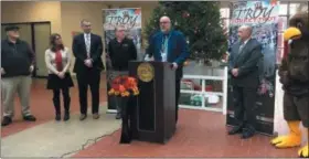  ?? MICHAEL GWIZDALA MGWIZDALA@DIGITALFIR­STMEDIA.COM ?? Executive Director of Joseph’s House Kevin O’Connor speaks during a news conference recapping the Troy Turkey Trot.