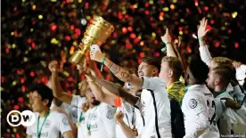  ??  ?? El Eintracht Frankfurt celebró el título de campeón de Copa ante el Bayern de Múnich en el Estadio Olímpico de Berlín en mayo de 2018