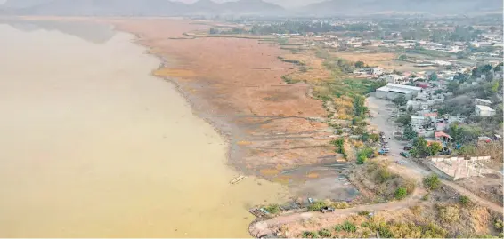  ?? CORTESÍA HÉCTOR VEGA ?? El agua del lago Cuitzeo se encuentra alejada de las comunidade­s ribereñas