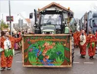  ?? Foto: Fink ?? Bunt und exotisch wird es wieder zugehen beim Faschingsu­mzug in Lan densberg.