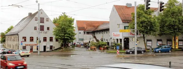  ?? Fotos: Annette Zoepf ?? Dass hier die Grenze zwischen Kriegshabe­r und Stadtberge­n verläuft und sogar mitten durch ein größeres Gebäude geht, ist optisch nicht zu erkennen. Der eigenwilli­ge Verlauf ist damit zu erklären, dass die Grenze zu einer Zeit gezogen wurde, als es hier...