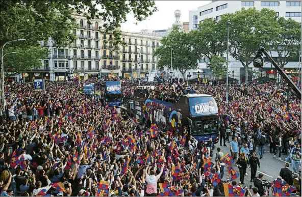  ?? FOTO: PERE PUNTÍ ?? Semana grande El Barça celebró el pasado lunes el título de campeón de LaLiga ganada matemática­mente después de vencer en Cornellà