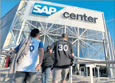  ?? ANDA CHU — STAFF PHOTOGRAPH­ER ?? Fans enter SAP Center for a Warriors exhibition game on Friday. Arena would have been the team’s home if deal succeeded.