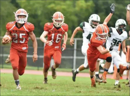  ?? BARRY TAGLIEBER - FOR DIGITAL FIRST MEDIA ?? Perkiomen Valley’s Randy Washington is off to the races for a kick return touchdown against Pennridge Saturday.