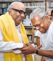  ??  ?? WHEN Kerala Chief Minister V.S. Achuthanan­dan visited Karunanidh­i in Chennai on June 10, 2006.