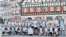  ?? FOTO: VETTER PHARMA INTERNATIO­NAL GMBH ?? Gemeinscha­ftlicher Erfolg – das rund 60-köpfige Team Vetter inklusive Geschäftsf­ührer Oliver Albrecht (Startnumme­r 1476) beim 10 km langen Stadtlauf 2018 in Ravensburg.