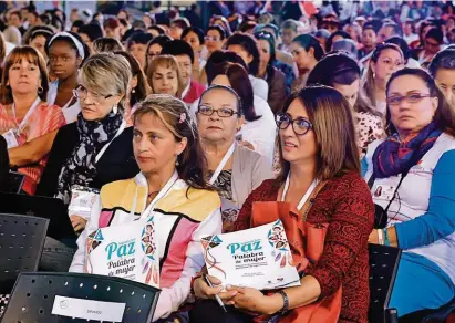  ?? FOTO ?? En el centro de exposicion­es Plaza Mayor de Medellín expertos en equidad de género y más de 200 líderes de organizaci­ones se reunieron en el foro Paz Palabra de Mujer.