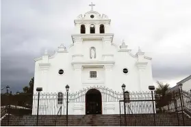  ?? Fotos www.cartagohoy.com Mapio.net ?? La iglesia de San Rafael de Escazú es una replica de la antigua Iglesia de Ujarrás.