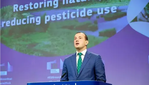  ?? ?? EU environmen­t commission­er Virginijus Sinkevičiu­s in June 2022 unveils proposals to slash pesticide use and restore ecosystems.