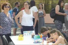  ??  ?? Carmen et Nathalie présentes avec les enfants