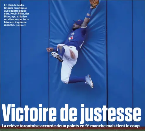  ?? PHOTO AFP ?? En plus de se distinguer en attaque avec quatre coups sûrs, Kevin Pillar, des Blue Jays, a réalisé un attrapé spectacula­ire en cinquième manche.