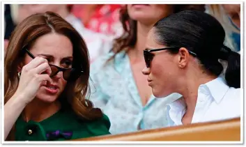  ?? ?? FIRST MOVE: Kate breaks the ice by taking off her glasses during a brief lull in the tennis...