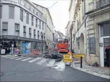  ??  ?? Les travaux ont débuté, rue Voltaire, le 19 novembre dernier.