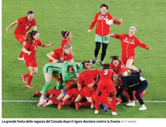  ?? GETTY IMAGES ?? La grande festa delle ragazze del Canada dopo il rigore decisivo contro la Svezia