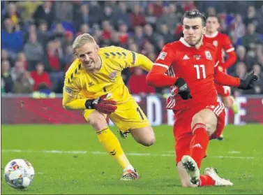  ??  ?? DIO TODO EN CARDIFF. El gol de Gareth Bale llegó en el minuto 89 de partido y fue el 1-2 definitivo.