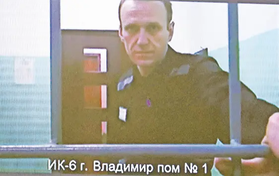  ?? ?? SMRT NAKON ŠETNJE Kako se navodi u obavijesti, 16. veljače, u popravnoj koloniji, osuđenik Navaljni se nakon šetnje osjećao loše, gotovo je odmah izgubio svijest