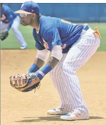  ?? Ed Delany ?? WHO’S ON FIRST? Yoenis Cespedes gets ready to field at first base for the GCL Mets on Wednesday.