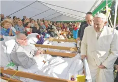  ??  ?? El papa Francisco se reunió con fieles católicos en Vilna, Lituania.