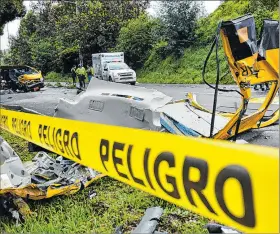  ?? GUSTAVO GUAMÁN / EXPRESO ?? Cierre. Personal del SIAT realizó las investigac­iones del siniestro.