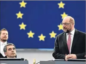  ?? FREDERICK FLORIN / AFP ?? Martin Schulz (derecha), ayer en el plenario del Parlamento Europeo