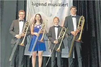  ??  ?? Sie haben es im vergangene­n Jahr geschafft: vier Schüler der Tuttlinger Musikschul­e beim Bundeswett­bewerb 2017.