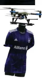  ??  ?? FOTO PHOTO NEWS Anderlecht wil hoog vliegen dit seizoen. Een drone onthult de nieuwe Europese sponsor.