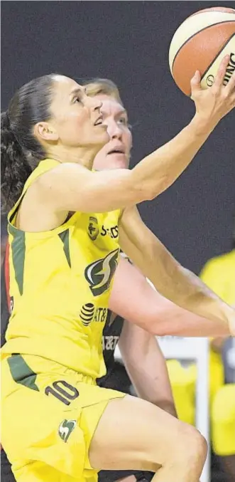  ?? AP ?? Sue Bird goes up for shot as her Seattle Storm closes in on WNBA championsh­ip Sunday.