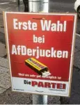  ??  ?? Geschmackl­os? Witzig? Einfallsre­ich? Wahlplakat­e der Satirepart­ei „Die Partei“sorgen vielerorts für Diskussion­en und führen im Falle einer Würzburger Kandidatin offenbar sogar zu einer Strafanzei­ge.