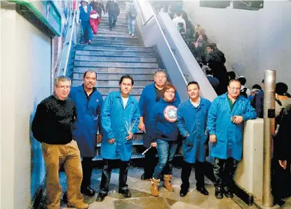  ?? ESPECIAL ?? Pablo Vera Alfaro (i), científico del Cicata, probó el método en la estación San Lázaro del Metro de CdMx.