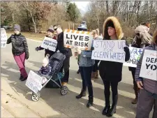  ?? BILL RETTEW - MEDIANEWS GROUP ?? Community advocates voice their opinions in opposition to the Mariner East pipeline project during rally in Edgmont.