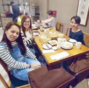  ??  ?? At Din Tai Fung Taipei 101 are ‘Dine To Fly’ winner Dannie de Castro and her best friend Leziel Umali with Margaux Antonio, then with Din Tai Fung Philippine­s.